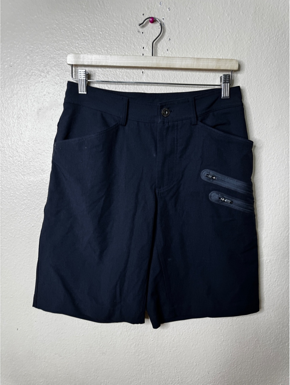 Lululemon Men’s Black Cargo Shorts Size 30 Zip Pockets Performance